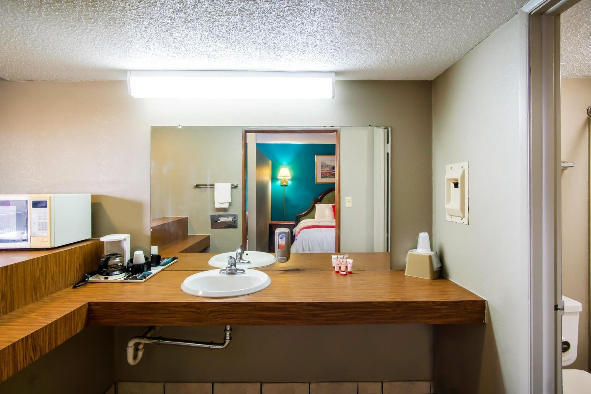 Oyo Hotel Hutchinson West 4Th Ave Kültér fotó